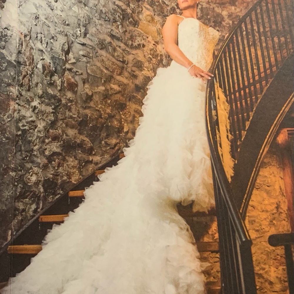 Wedding Dress - Picture 1 of 4